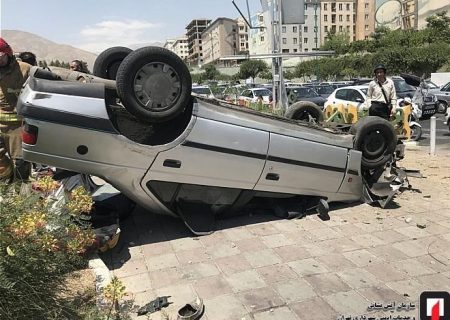 برخورد پژو ۴۰۵ و مزدا، چهار مصدوم برجای گذاشت